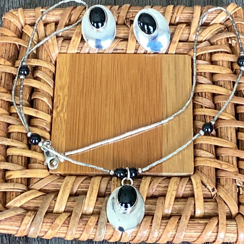 Onix Sterling silver earrings and liquid silver/Onix necklace set